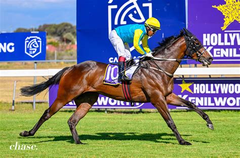 15:00 Greyville .
